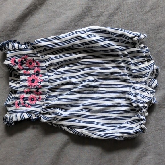 Lot of 11 - 0-3 mos - EUC - Picture 6 of 6